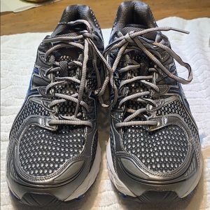 ASICS gel kayano 19 size 9